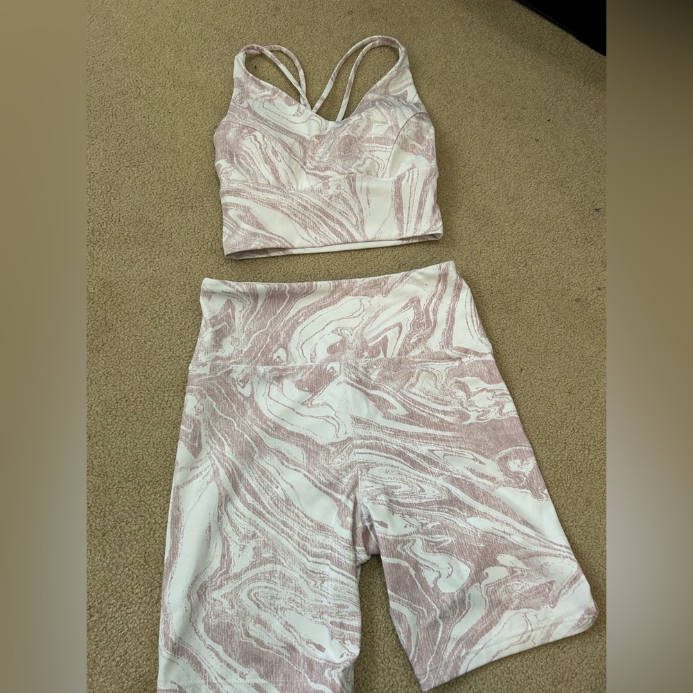Pink marble active set
